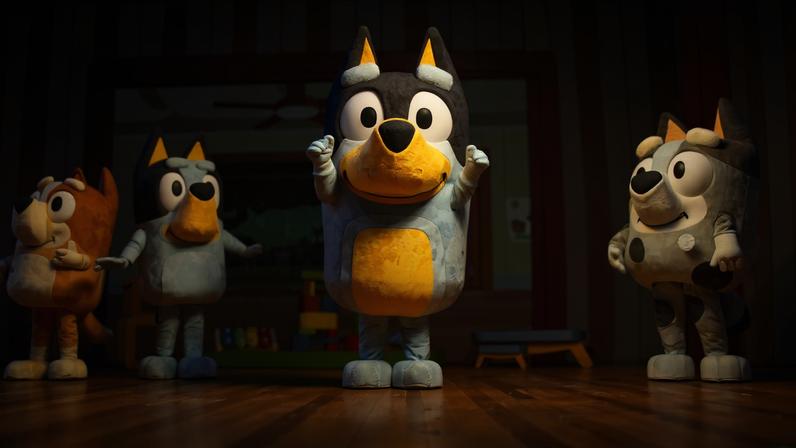 Cena do espetáculo 'Bluey Ao Vivo – Diversão em Família!', que é apresentado pela 1ª vez em BH