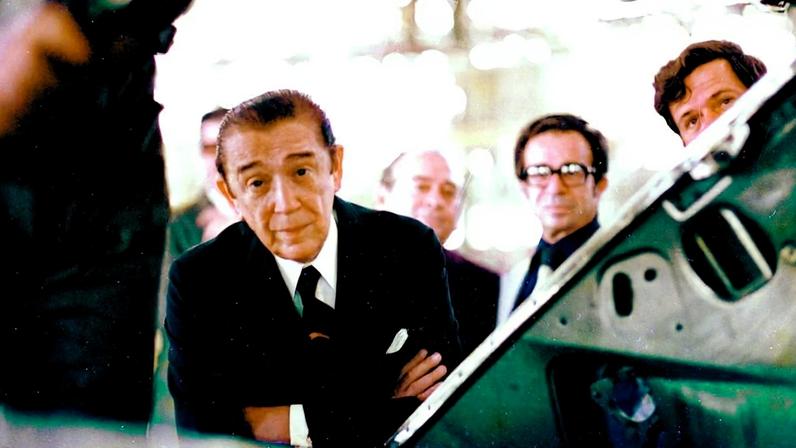 Novo parecer reacende controvérsia histórica às vésperas dos 50 anos da morte do ex-presidente JK (ao centro)