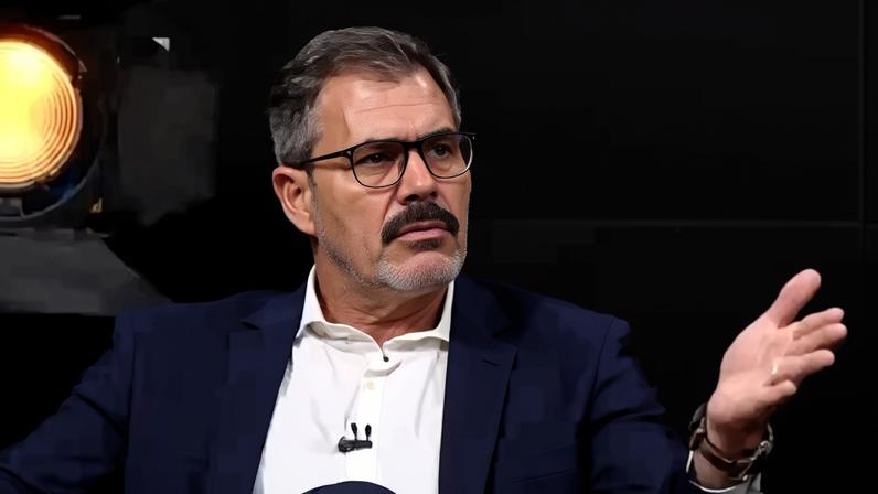 Em debate na GloboNews, Juliano Cazarré defendeu seu curso para homens e negou ser 'redpill'