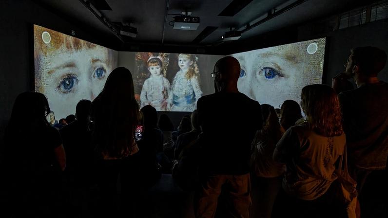 Público tem experiência imersiva em sala da exposição dedicada a Renoir na Casa Fiat de Cultura