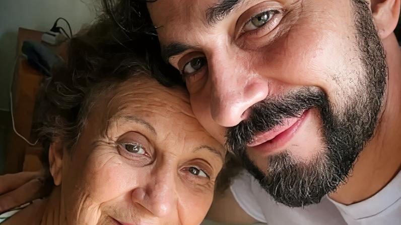 Padre Fábio de Melo ao lado da mãe Ana Maria, que morreu em 2021