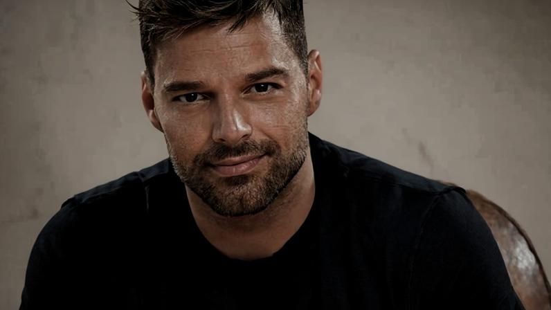 Ricky Martin tem show interrompido após gás atingiu plateia na Europa