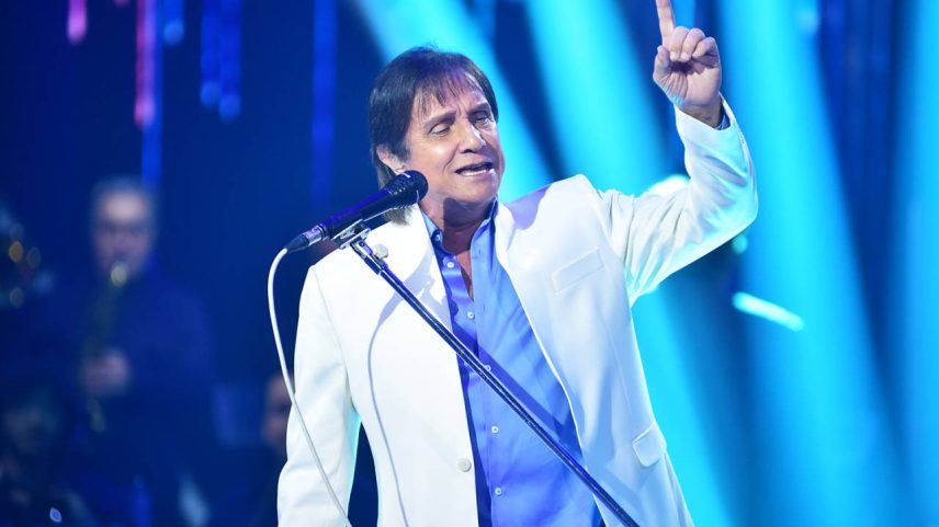 O cantor Roberto Carlos durante o show 'Reflexões', exibido pela TV Globo - 08/11/2016
