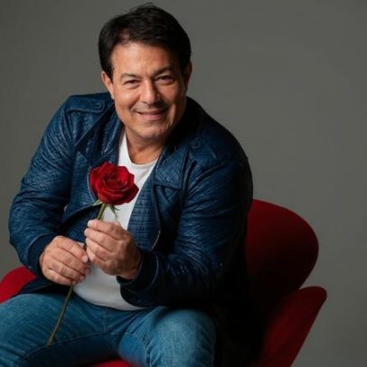 Alex Cohen faz show em BH em homenagem a Roberto Carlos