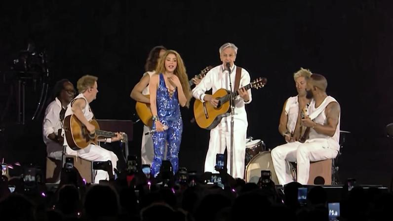 Caetano Veloso dividiu palco com Shakira no Todo Mundo no Rio