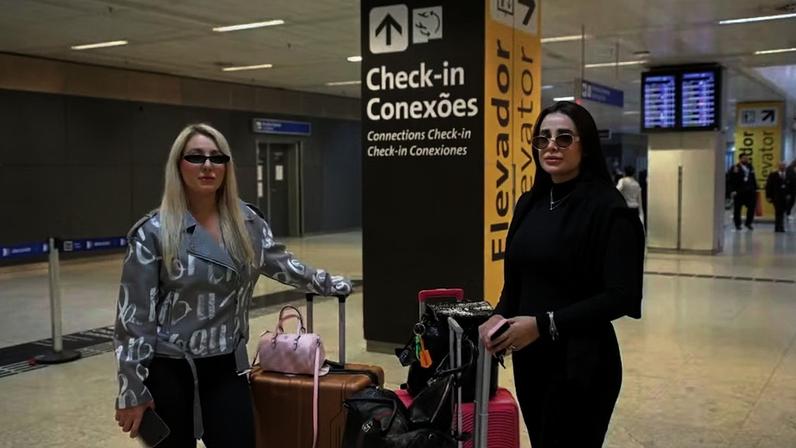 Jéssica de Paula e Bruna Pinheiro desembarcam no Brasil