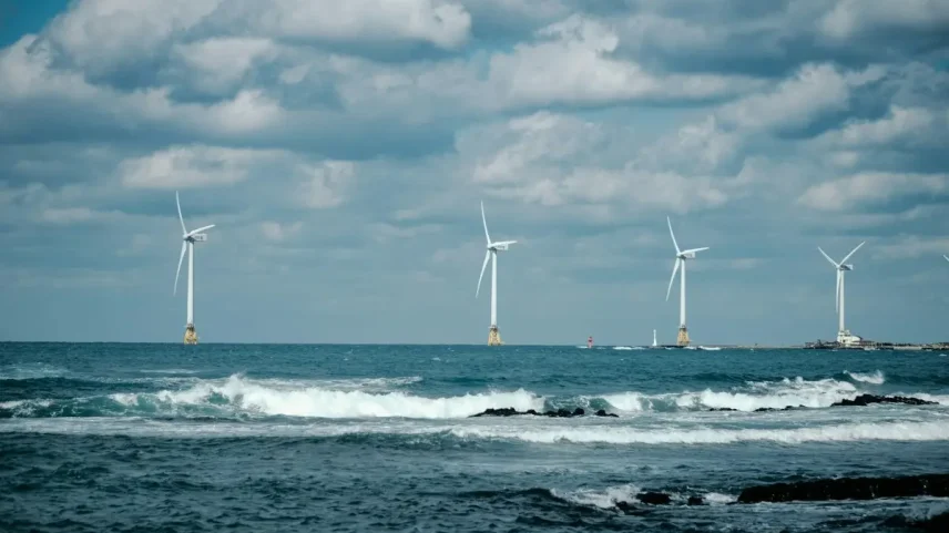 China tem a maior potência instalada de eólicas offshore. (Foto: Unsplash)