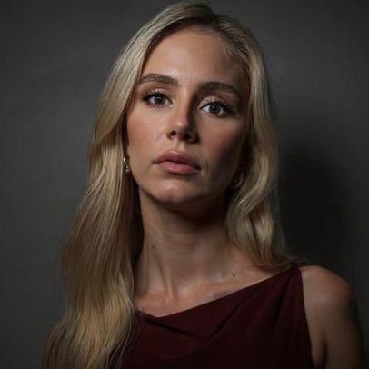 Erin Moriarty revela doença de Graves e relata que sintomas foram minimizados
