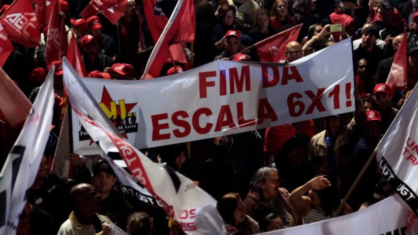A defesa de cautela nesse momento não significa ser contra o trabalhador, mas sim compreender que desenvolvimento econômico e proteção ao emprego precisam caminhar juntos, afirma o articulista