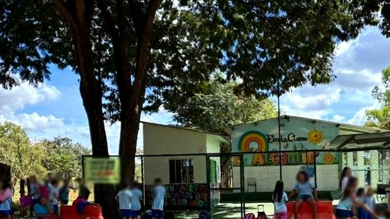 Escola infantil, no núcleo rural de Planaltina (DF), que ganhou internet rápida, mas os alunos não conseguem usar os computadoes desktop recém-doados