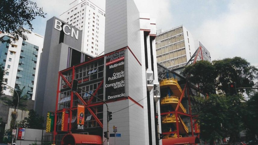 A Escola Panamericana de Arte e Design, em São Paulo, SP, traz uma proposta arquitetônica que dialoga com a trajetória do arquiteto Siegbert Zanettini