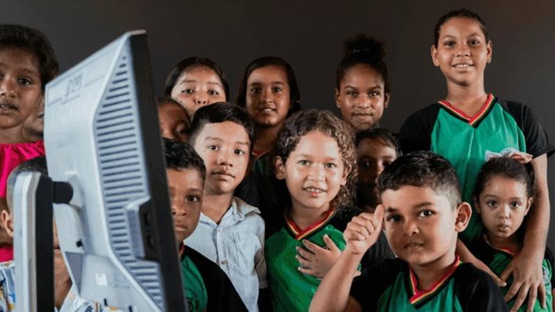 Conectividade em escolas públicas alcança 73% da rede, segundo dados do Programa Escolas Conectadas