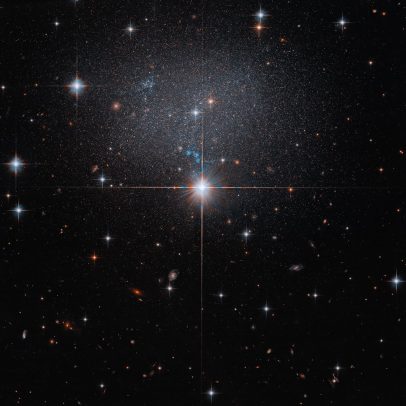 Hubble detecta galáxia irregular de baixa luminosidade