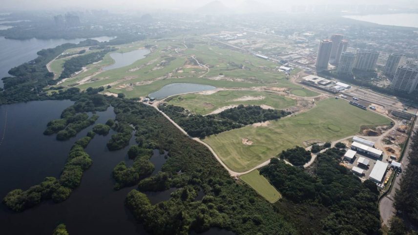 Vista aérea do Campo Olímpico de Golfe na Barra da Tijuca