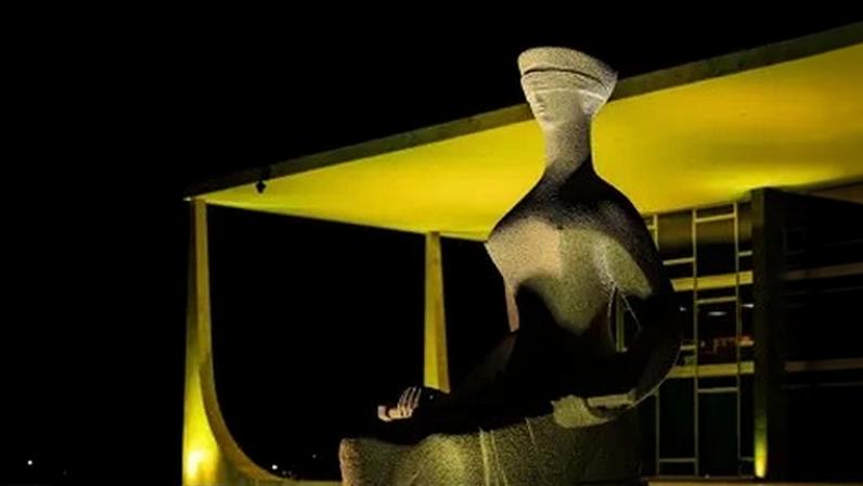 Fachada do STF com a estátua "A Justiça"