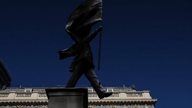 Estátua do artista britânico Banksy em Londres | REUTERS/Jack Taylor