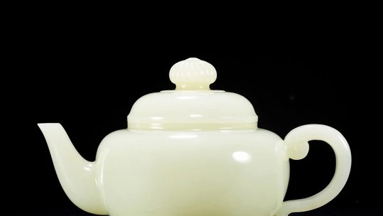 Este bule de chá chinês foi arrematado por R$ 13,5 milhões em um leilão — Foto: Reprodução/Sotheby’s