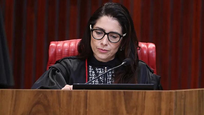 Para a ministra Estela Aranha, o problema é que esse tipo de operação pode tornar opaca a cadeia de financiamento e distribuição da propaganda eleitoral