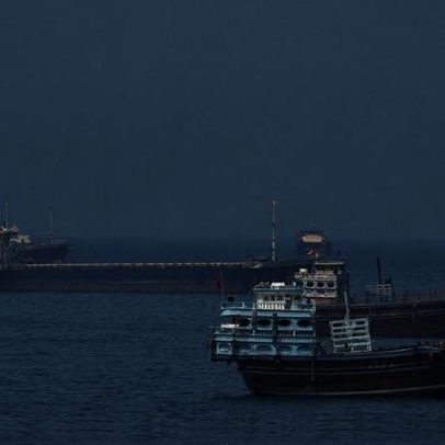 Marinha dos EUA vai escoltar navios presos em Ormuz, afirma Trump