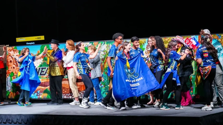 Equipe Pipeline Surfers, da Escola Sesi SC de Itajaí, conquistou lugar entre as cinco melhores do mundo na etapa internacional da First Lego League, realizada em Houston. (Foto: Leudo Lima/Sesi)