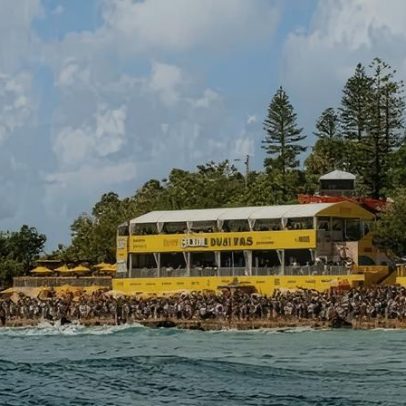 Tubarão paralisa etapa do Mundial de Surfe após vitórias de Medina e equipe