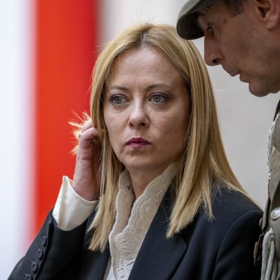 Premier italiano reage a foto íntima falsa e emite alerta sobre fanatismo