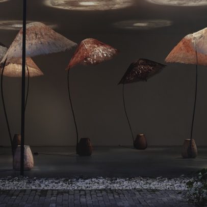 Exposição em Londres mostra luminárias com atmosfera serena inspirada no Japão
