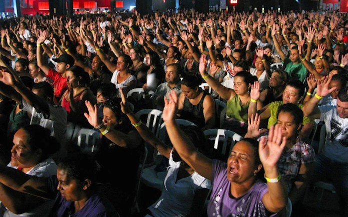 Vereadores aprovam exclusão de templos religiosos de penalidades por barulho