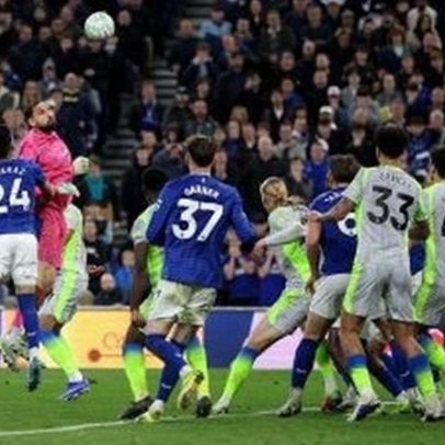 Manchester City denuncia ataques racistas; torcedor do Everton é preso