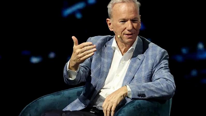 Ex-CEO do Google é vaiado em formatura ao falar sobre IA