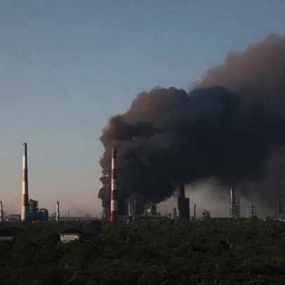 Ucrânia ataca refinaria russa a 800 km da fronteira e provoca incêndio
