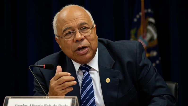 JUSTIÇA - O ex-ministro do TST, Carlos Alberto Reis de Paula