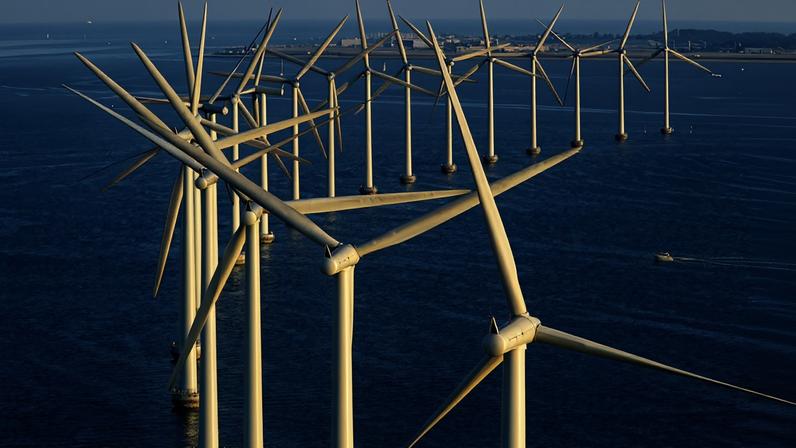 Parque eólico offshore Middelgrunden, ao largo de Copenhague, Dinamarca (55°41’ N – 12°40’ L)