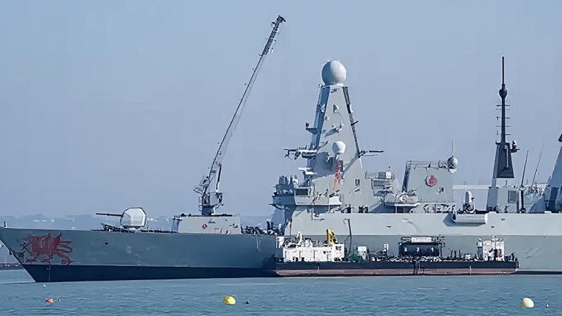 HMS Dragon vai ao Oriente Médio em possível missão no Estreito de Hormuz