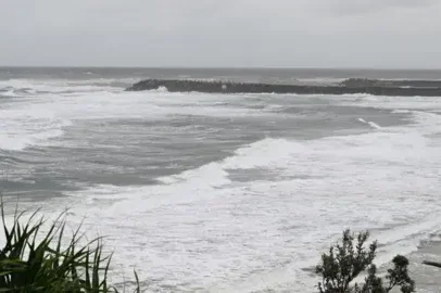 Resgatistas entre os três mortos após iate afundar na costa australiana