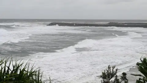 Resgatistas entre os três mortos após iate afundar na costa australiana