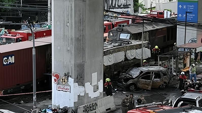 Trem de carga e ônibus colidem em Bangcoc; ao menos oito mortos