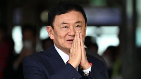 Ex-PM divisivo da Tailândia deixa a prisão; a era Thaksin acabou?