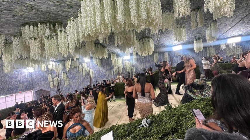 Met Gala 2026: Beyoncé e outras celebridades vão desfilar no tapete vermelho