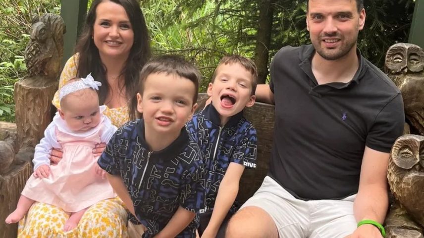 Lisa com o marido e os três filhos — Foto: Reprodução/The Sun