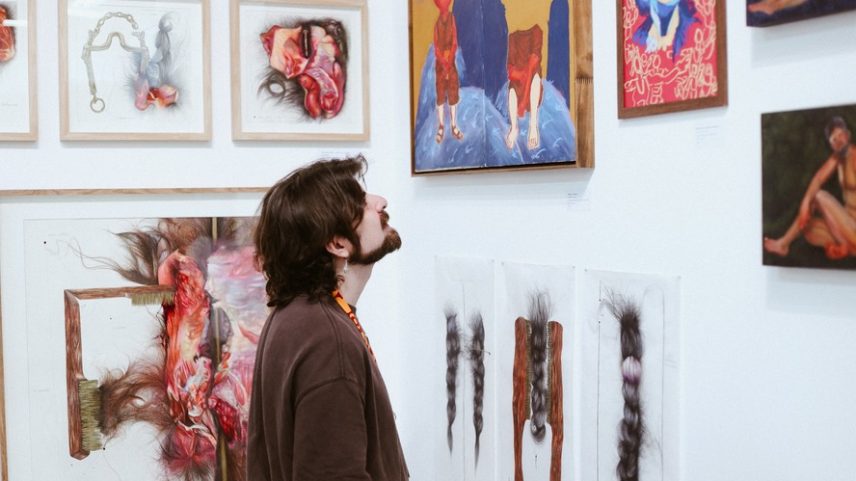 A feira que colocou Goiás no radar do mercado de arte brasileiro acaba de crescer ainda mais — Foto: Emília Moraes