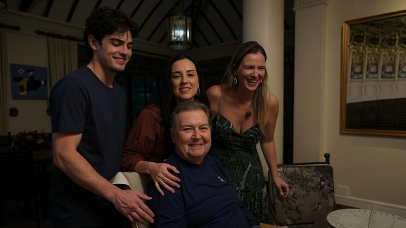 Faustão celebra 76 anos ao lado da família, e filho se declara