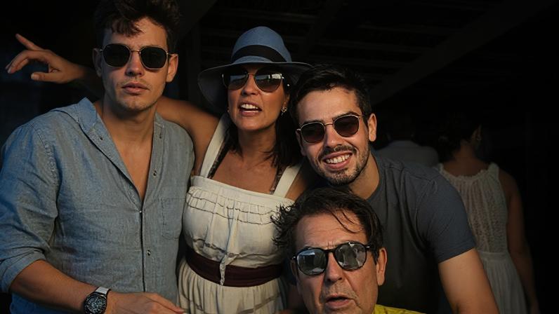 João Silva compartilha nova foto com Faustão, a esposa e os irmãos