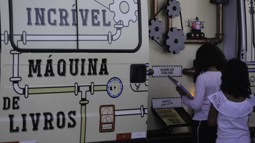 Van “Máquina de livros” visita o Distrito Federal