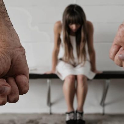 Quase 80% dos casos de violência contra a mulher ocorrem em casa