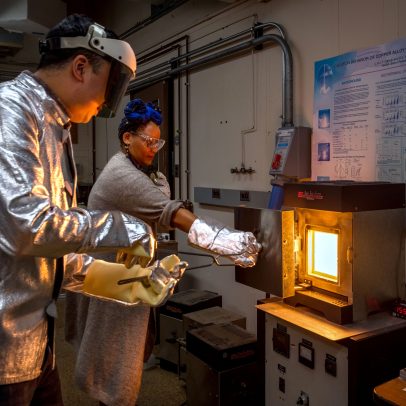 Novo material pode ajudar NASA a derreter rochas lunares e explorar recursos