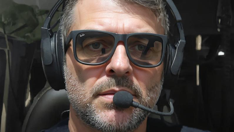 Piloto de helicóptero da polícia baleado por fuzil no RJ morre aos 46 anos