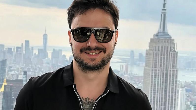 Na mensagem, o Felipe Neto (foto) chamou Virginia de “tigrinha”, termo usado por críticos para associá-la à divulgação de plataformas de apostas e jogos online