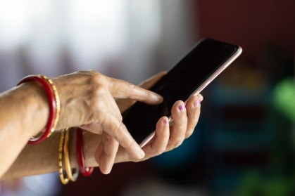 É possível localizar celular perdido pelo computador de forma rápida e gratuita.