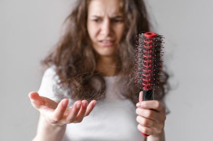 Queda de cabelo excessiva é multifatorial